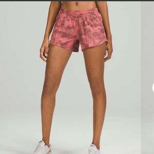 Lululemon Hotty Hot Low Rise Short Size 6 4"